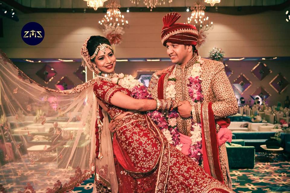 Indian Wedding Outdoor Photoshoot Wedding Couple Photos