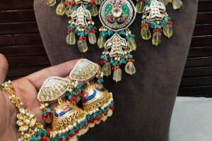 Necklace & earrings