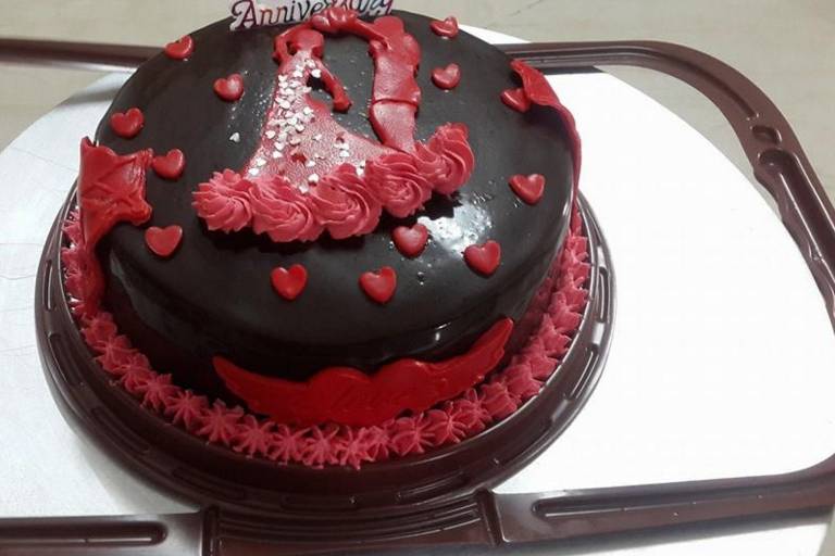 Erotic cakesitting: The story of a woman who makes a living by sitting on  cakes - Times of India