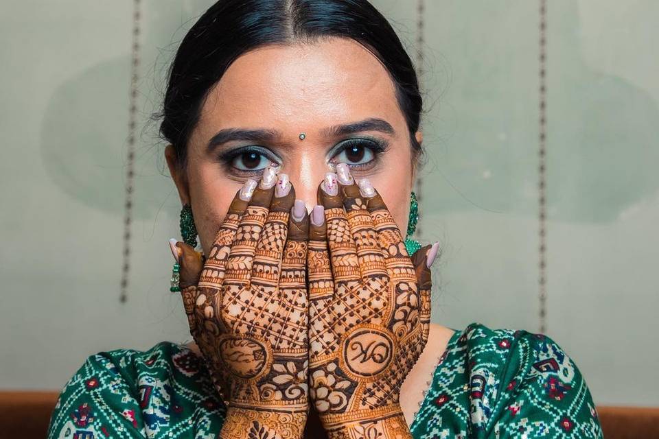 Charmi Gala Mehendi Artist