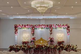 Solasta Stays and Banquets