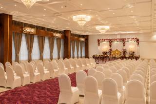 Solasta Stays and Banquets