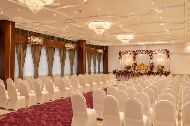 Solasta Stays and Banquets