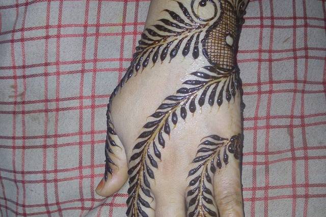 Bridal henna khaleeji style - Mehndi designs riyadh | Facebook