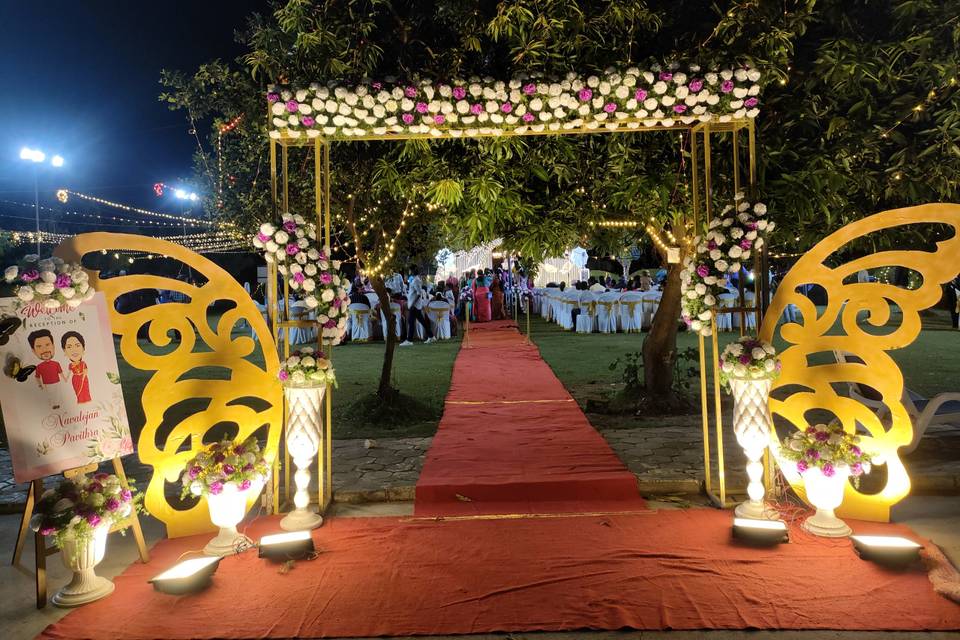 Entrance arch reception