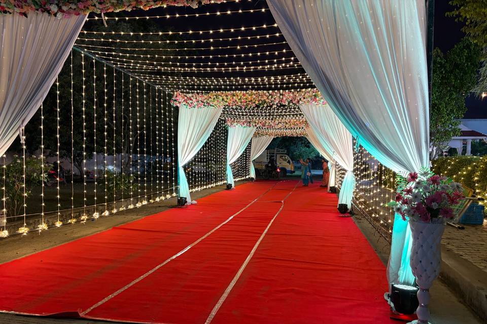 Entry pathway at Anand Farms