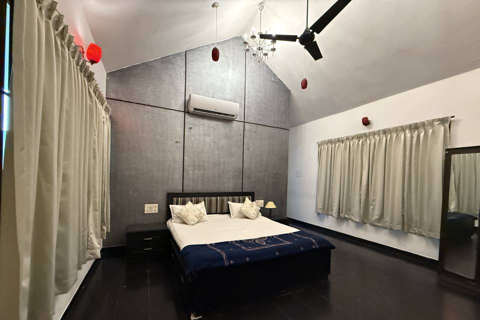 First floor room - Anand Farms