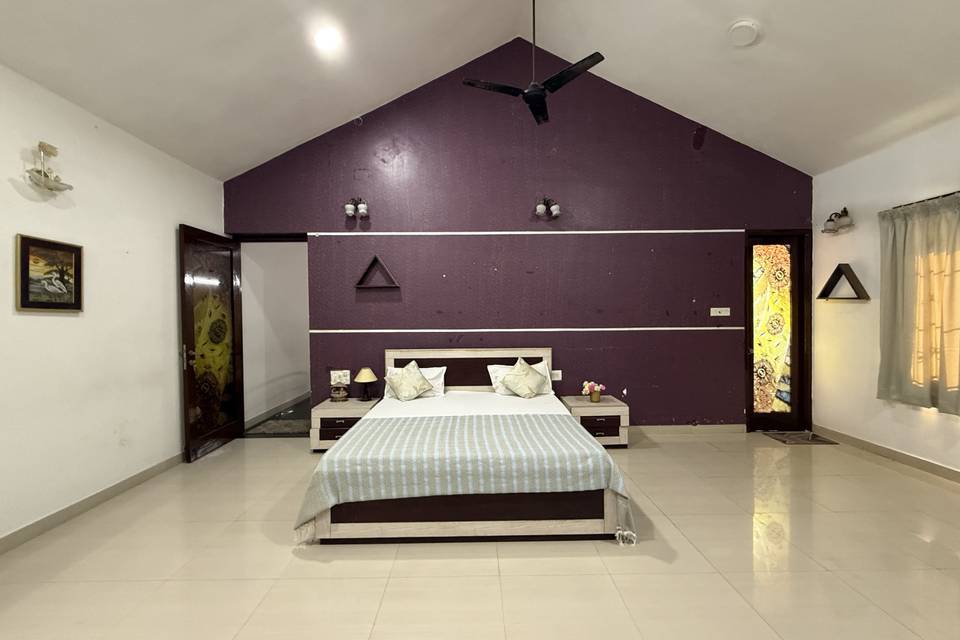 First floor room - Anand Farms