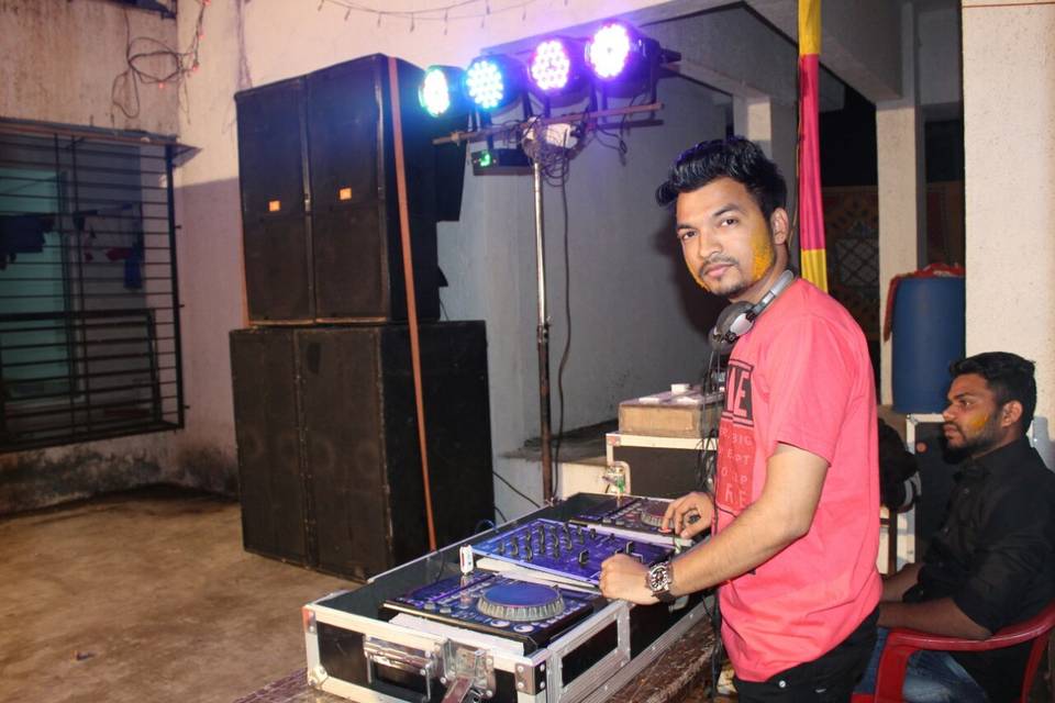 DJ Mangesh