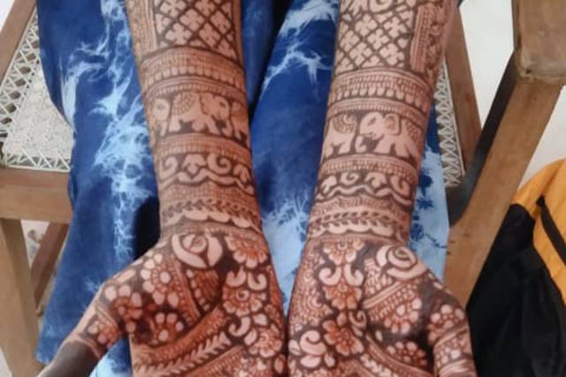 Zeba's Mehendi designs😍. -Coimbatore. 💅💍💄Mehendi to be done for all  occasions!! 👍Herbal,neat and good stain👌 Me… | Mehendi designs, Henna  hand tattoo, Mehendi