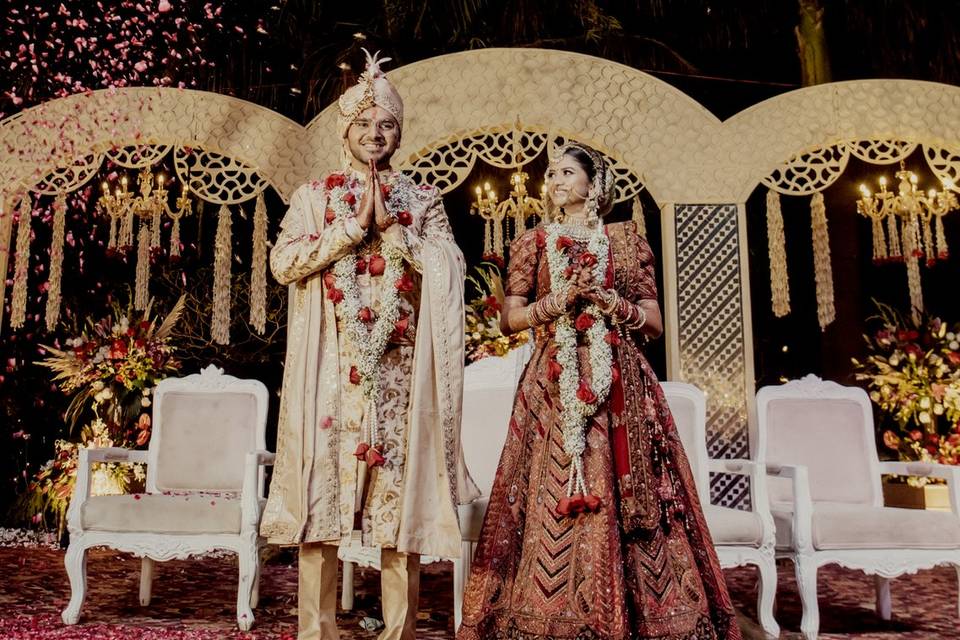 Jai mala couple