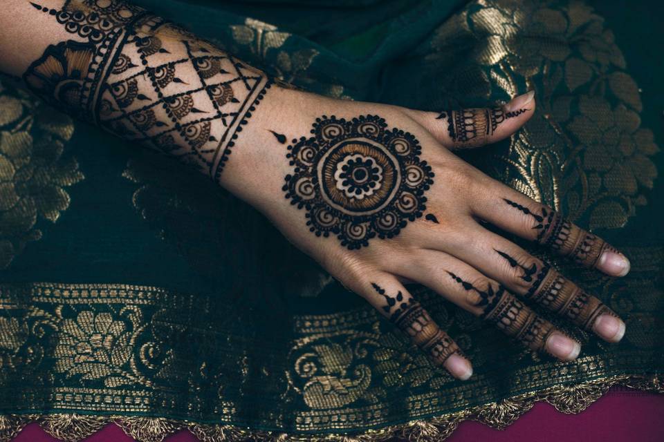 The beauty of mehendi in hands