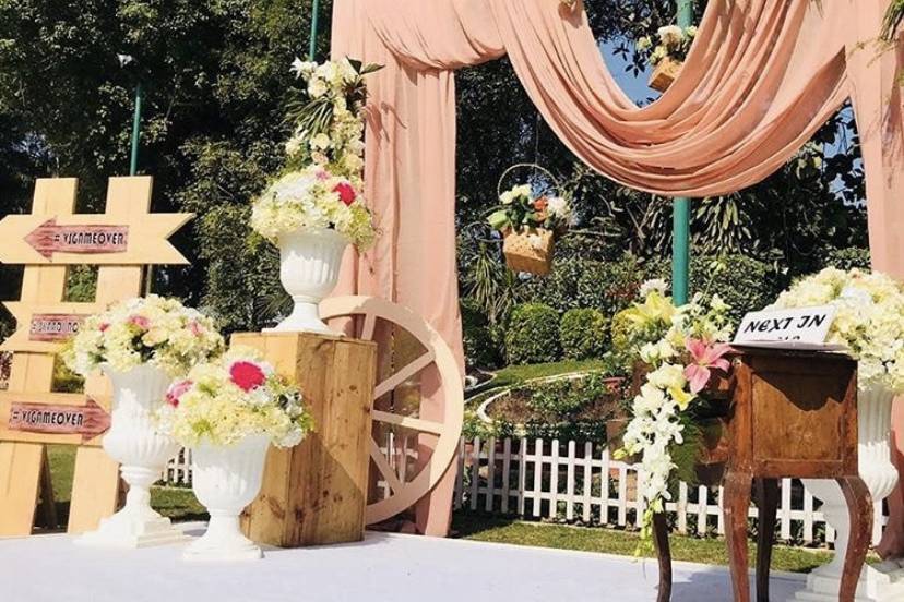 Day wedding decor