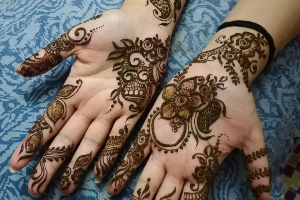 Sonia's Henna art - A simple basic mandala feet henna design  @sonias_henna_art 💙 . A quick note: ⚠️For inquiries and questions  regarding our bridal and henna services, Please contact via email ONLY