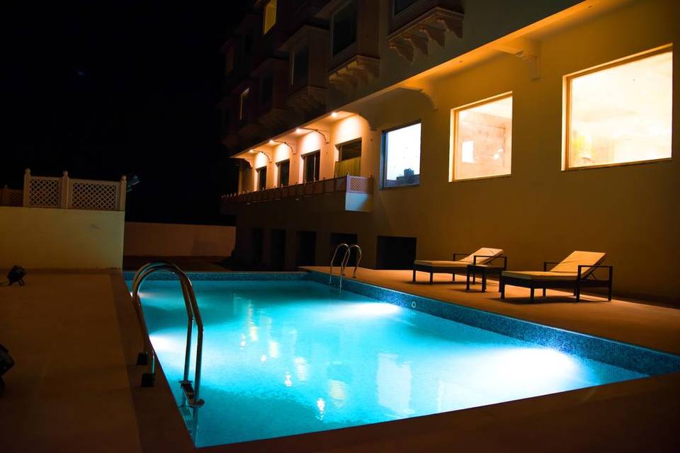 Swimming pool