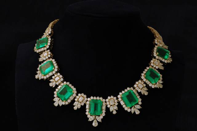 Vasundhara exotic clearance jewellers