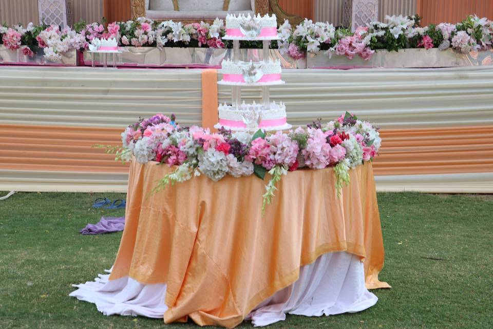 Cake table