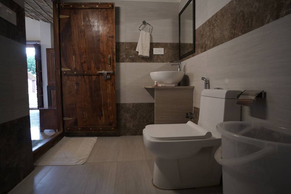 Bathroom_Luxury Huts