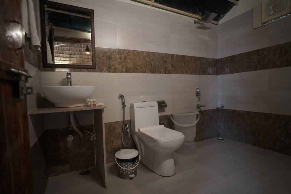 Bathroom2_Luxury Huts