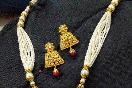 Necklace & earrings