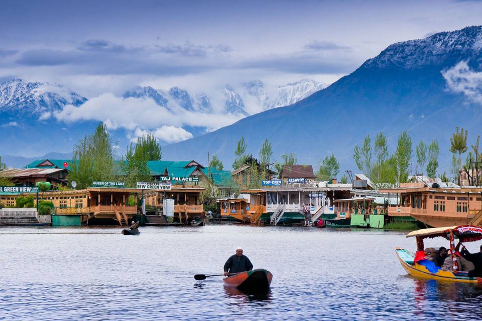 Yatharth Travels, East Of Kailash