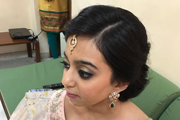 Monisha Make-Up Artist