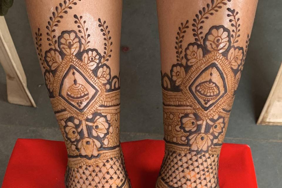Best Mehendi Artists for Hire |Book Professional Mehendi Artists at  StarClinch