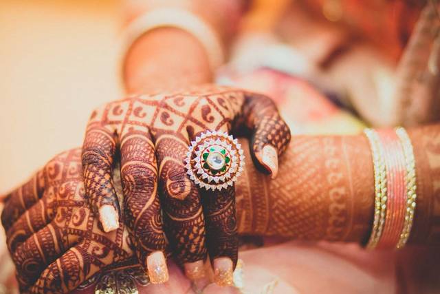 Bridal Mehndi Artists in Bangalore (1) | Which mehendi cone … | Flickr