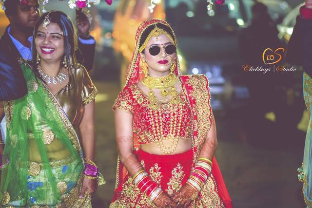Candid Bride Entry