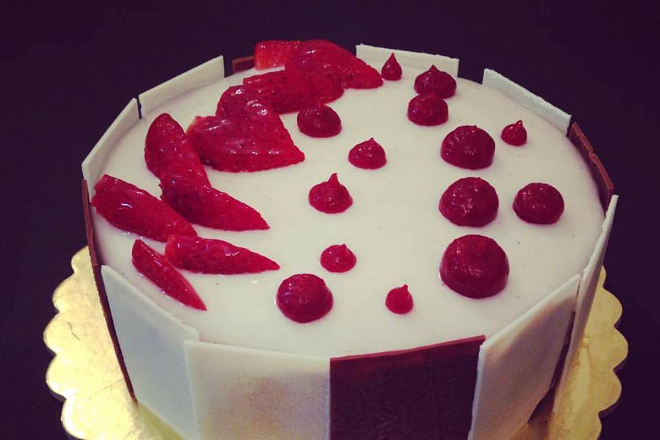 Strawberry vanilla cake