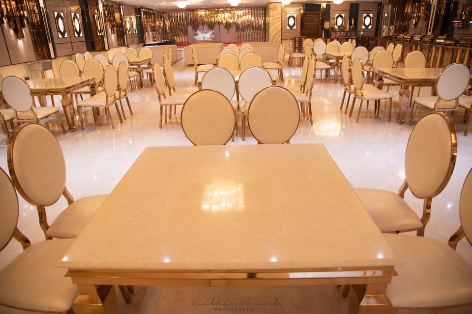 1/8 TABLE SEATING