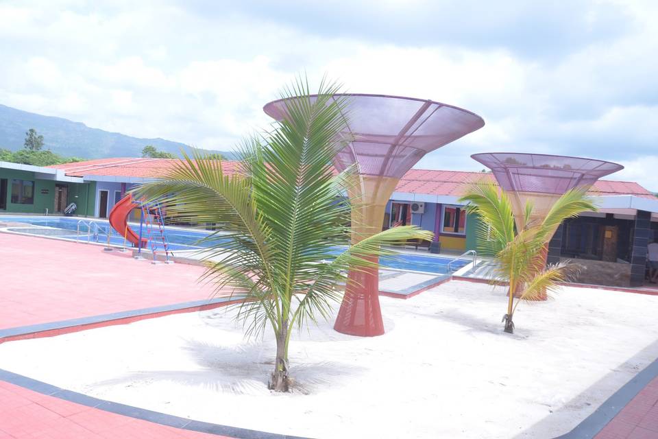 007 Universe Resort- Pool side