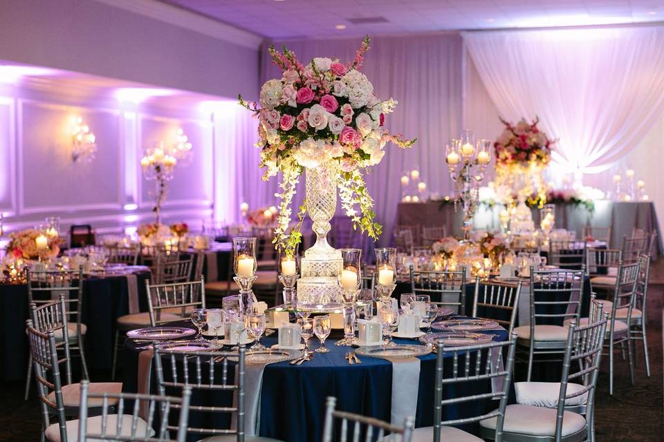 Tabel decor and seating setup