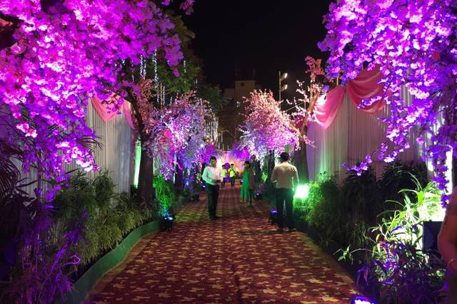 Entrance lighting and decor