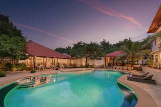 Amritara Aura Resort & Spa