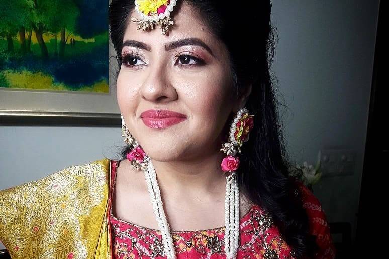 Jayanti Saini Make-Up Artist & Hair Stylist