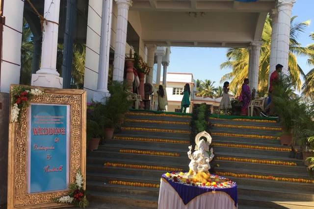 Entrance Decor