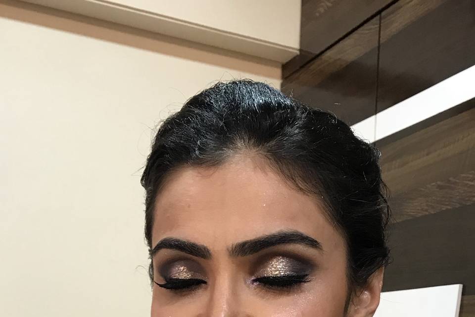 Glittery smokey eyes