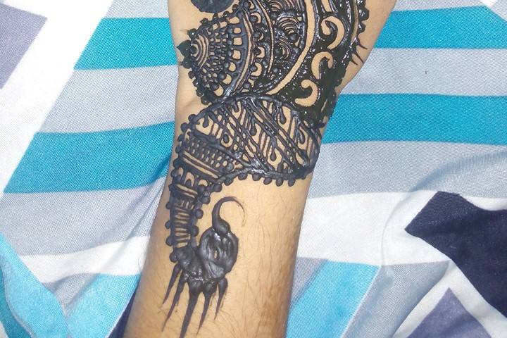 Barkha Professional Bridal Mehandi Artists