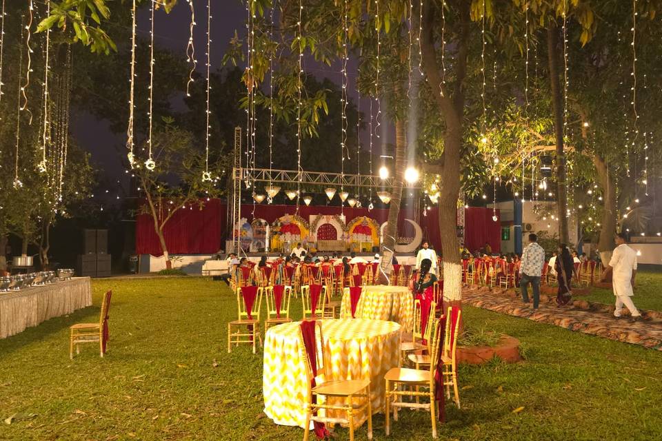 Dining lawn