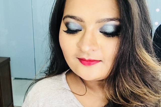 Reception glamour makeup