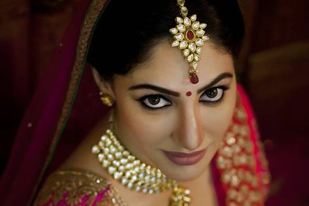 Poonam Bhujbal - Pro Makeup Artist and Hairstylist