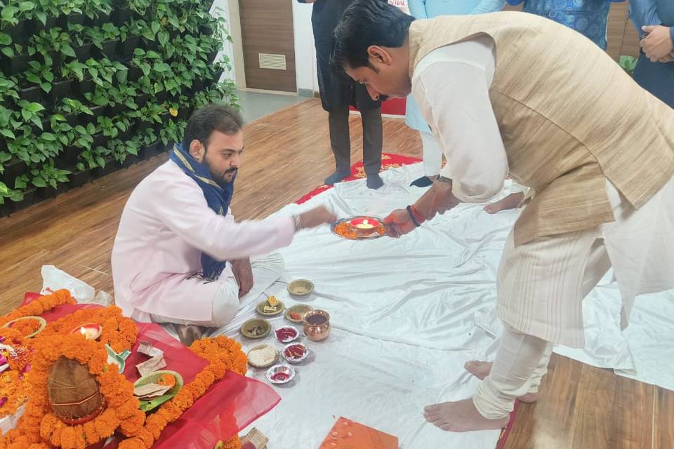 Panditji for Noida puja