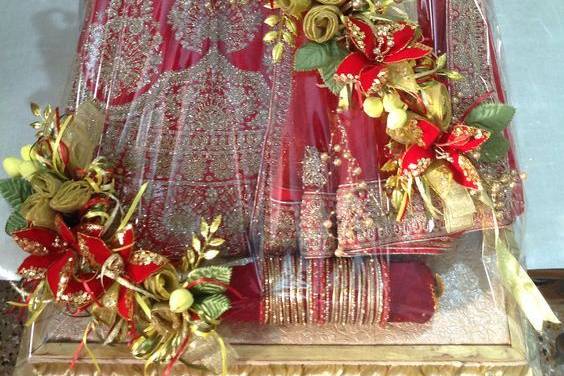 Lehenga Packing/Trousseau packing | Trousseau packing, Wedding essentials,  Fall wreath