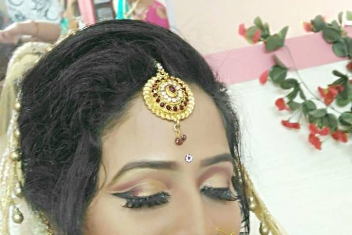 Monalisa Make Up Artist And Beauty Care, Dhule