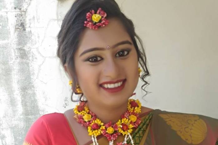 Monalisa Make Up Artist And Beauty Care, Dhule