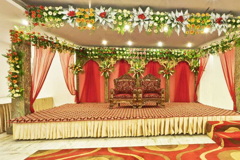 Wedding decor and lighting