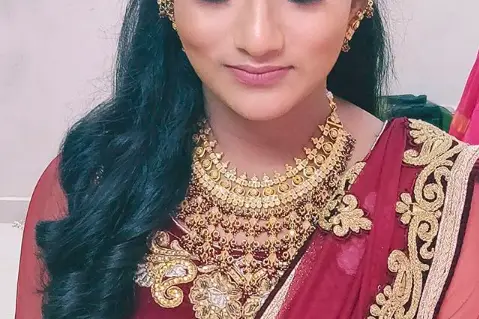 Nauvari Saree Hairstyles