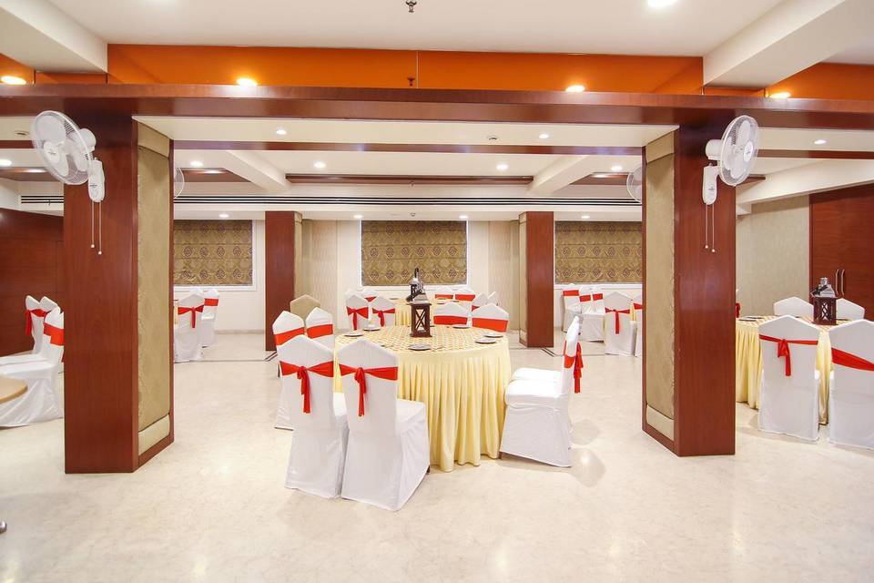 OYO 12496 Skyotel, Lucknow