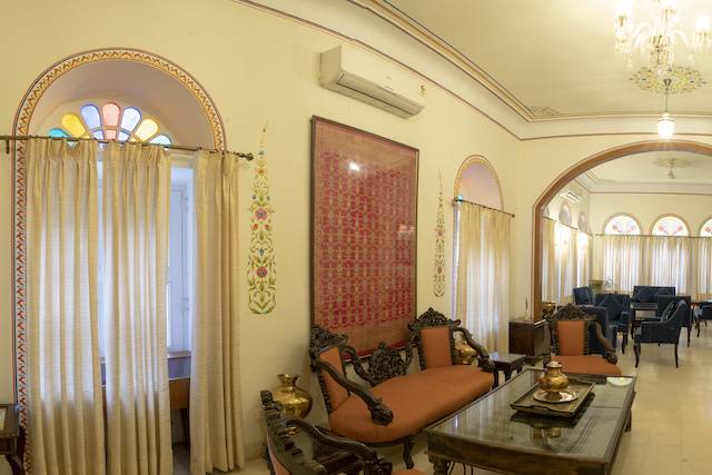 Jagjit Mahal Guest Lounge